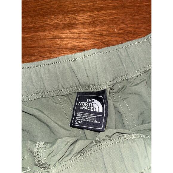 The North Face Shorts Women Small Green Nylon Kayak Hiking Camping Fishing - Picture 2 of 5